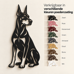 Zittende dobermann muurdecoratie van staal in negen kleuren